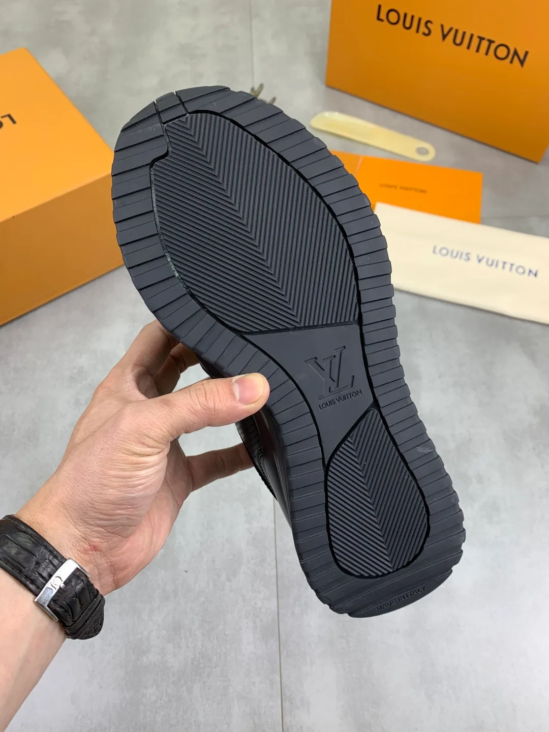 Men's men's shoes P680 new style 💶[LOUIS VUITTON] (original order) new style 🍀LV Louis Vuitton * - top version of LV classic trendy shoes! Use imported original cowhide and water-dyed cowhide lining. The latest original wear-resistant TPU combination outsole! High quality products! Multiple colors available, code number: 39-45 (46 customized)